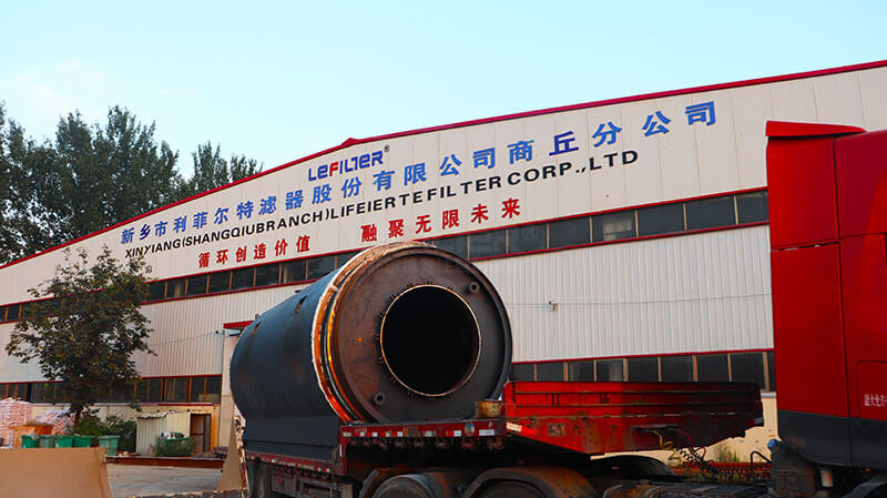 廢輪胎煉油設(shè)備裝車發(fā)貨 廢輪胎煉油設(shè)備裝車發(fā)貨