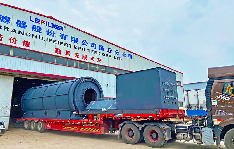 油泥炭化設(shè)備裝車實(shí)拍圖