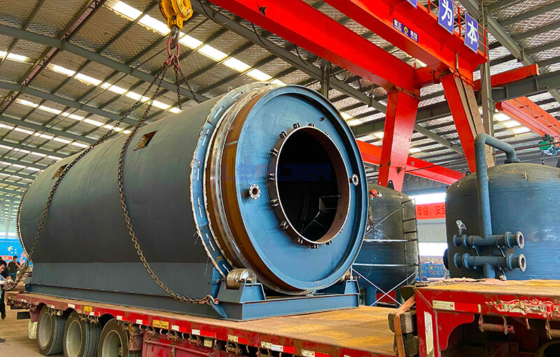 廢輪胎煉油設備正在裝車 (1) 廢輪胎煉油設備正在裝車 (1)